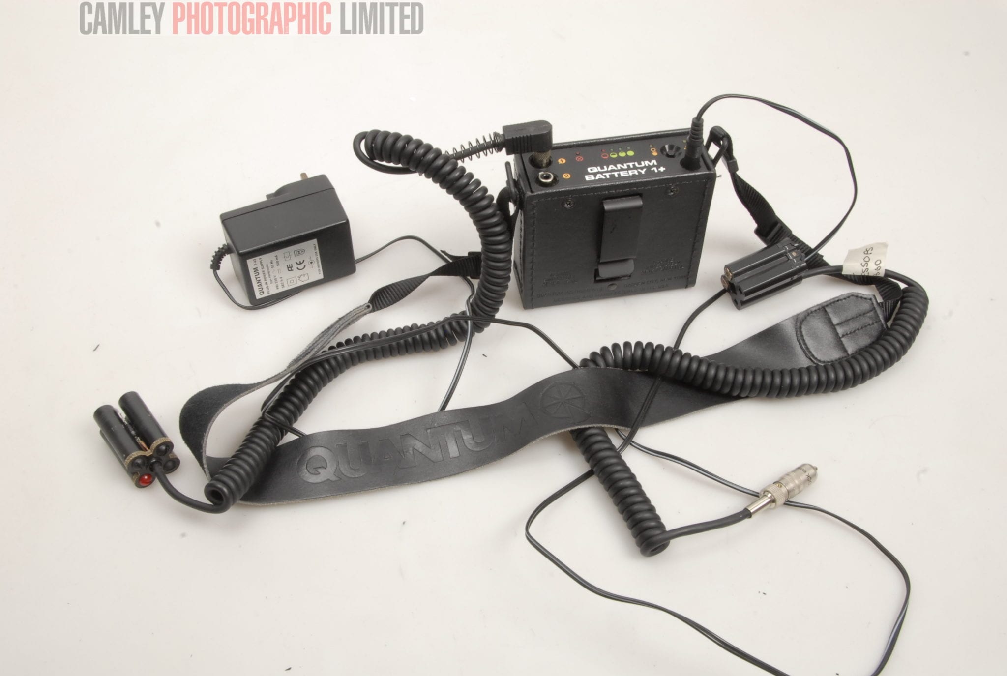 Quantum 1+ Flash Battery and Charger. Condition 4E [7494] Camley Photographic Limited