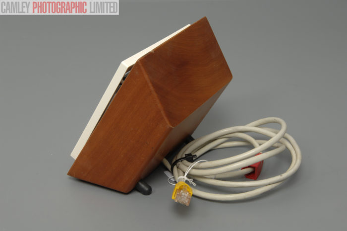 Linn Knekt Remote Control and Quad Cherry Stand. Graded: EXC [#10774] - Image 2