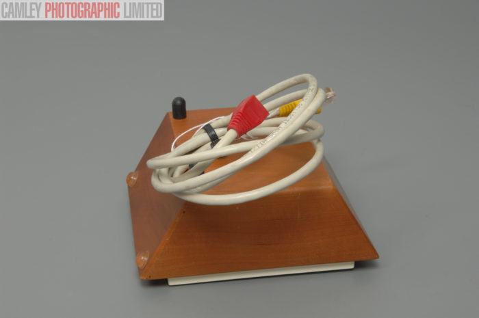 Linn Knekt Remote Control and Quad Cherry Stand. Graded: EXC [#10774] - Image 3