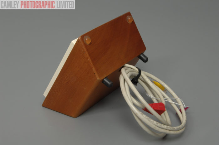 Linn Knekt Remote Control and Quad Cherry Stand. Graded: EXC [#10774] - Image 4
