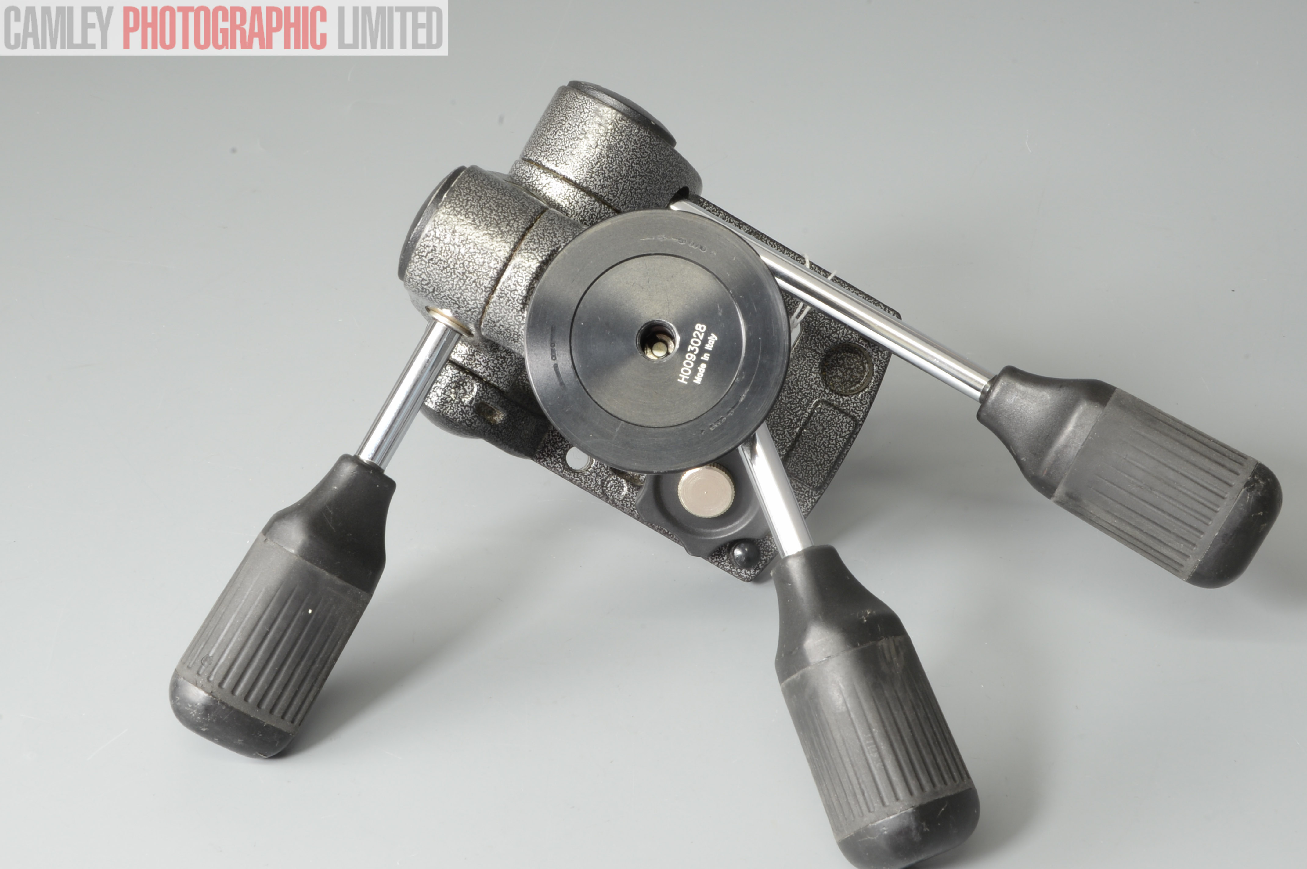 Gitzo G2270M Pan Tilt Tripod Head. Nice condition. Graded
