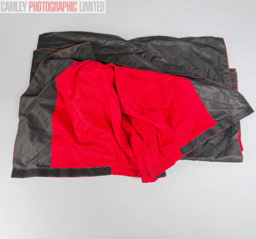 Black/Red Large Format Focusing Cloth 107 cm x 143 cm. Graded: EXC+ [#11923]