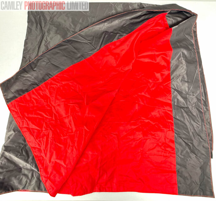 Black/Red Large Format Focusing Cloth 107 cm x 143 cm. Graded: EXC+ [#11923] - Image 3